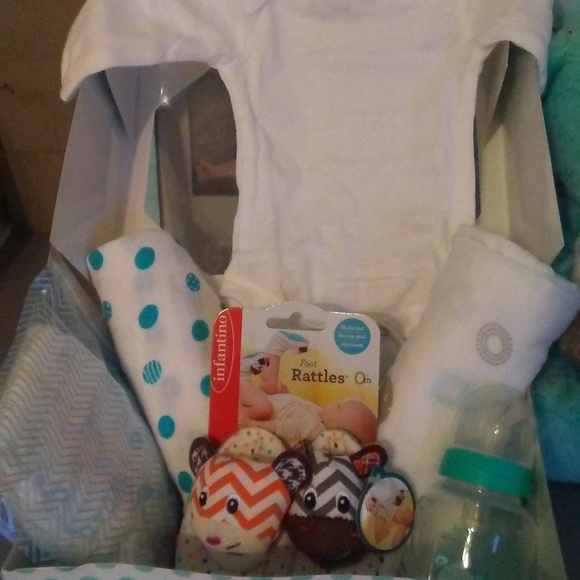 Gender Neutral Gift Set - Picture 4 of 6